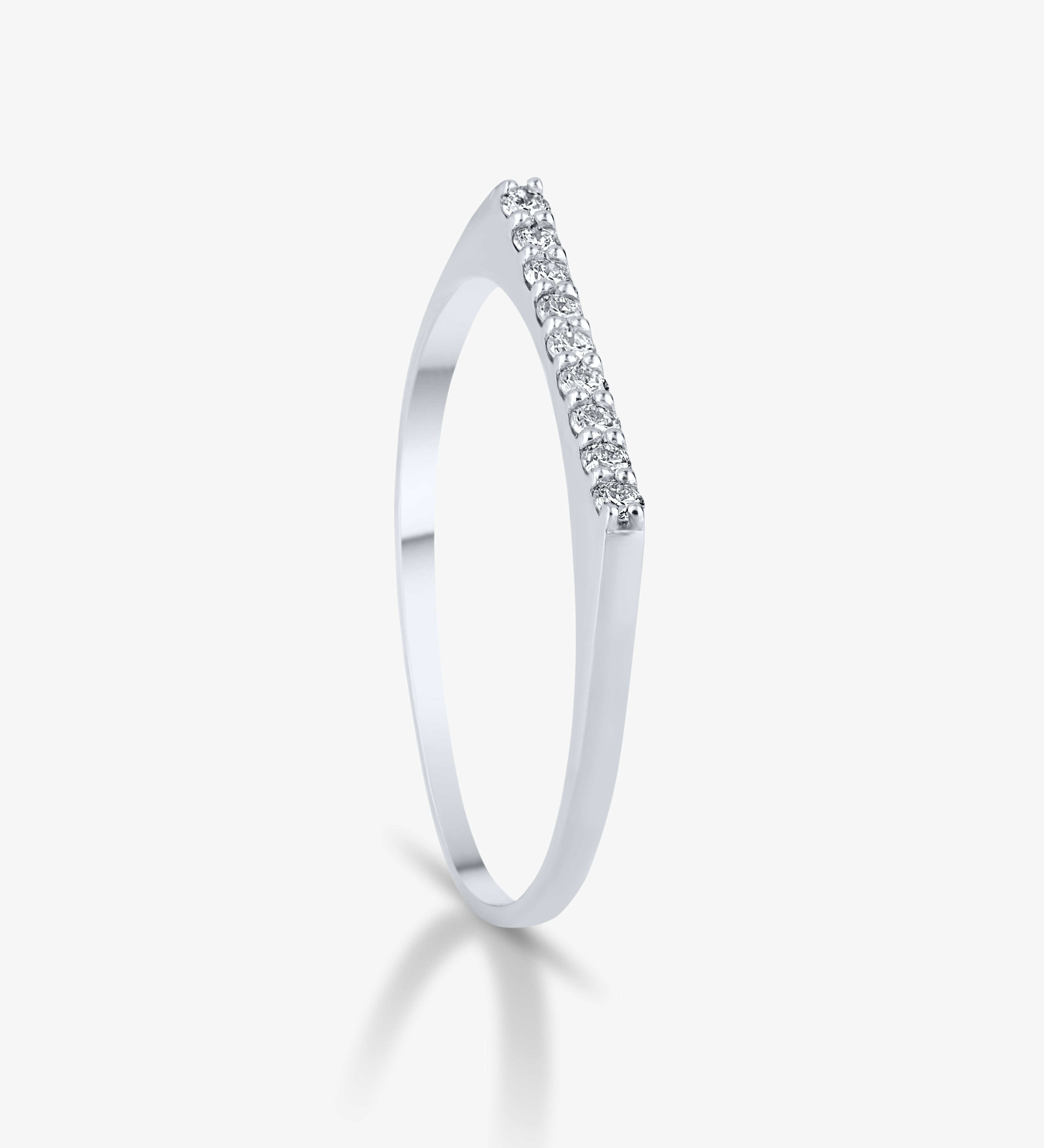 Tapered Diamond Line Band